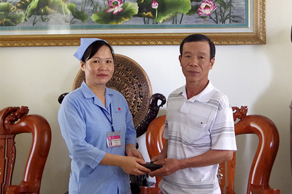 Nét đẹp nghành y (Gương người tốt việc tốt nhặt được của rơi trả lại cho người mất)