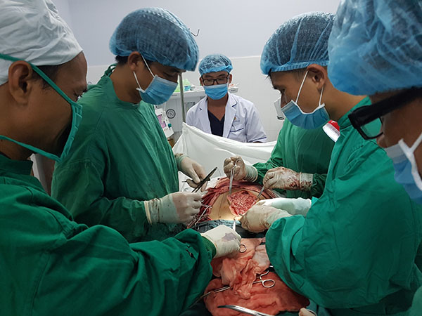 Quân y Thổ Chu cứu sống bệnh nhân đa vết thương thấu ngực – bụng