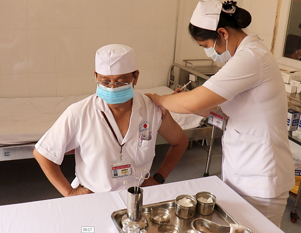 Tiêm vắc xin phòng Covid-19 cho lực lượng vũ trang các đơn vị khu vực Sông Tiền