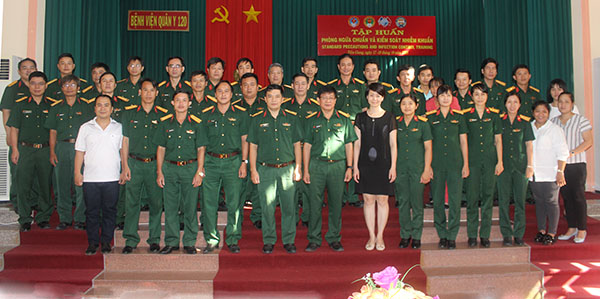 Tập huấn phòng ngừa chuẩn và kiểm soát nhiễm khuẩn