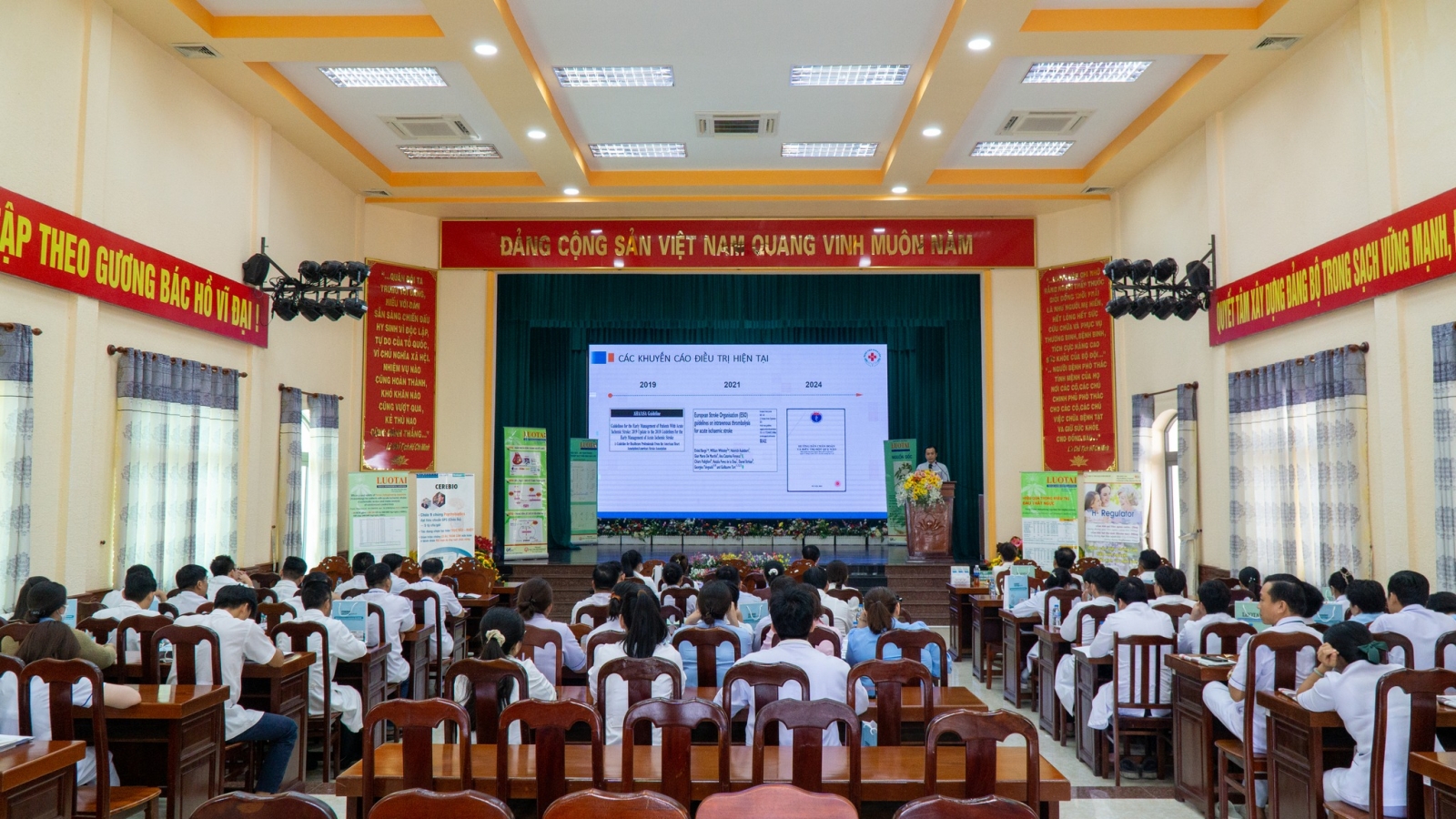 TỔ CHỨC HỘI THẢO KHOA HỌC CHUYÊN ĐỀ “ CẬP NHẬT ĐIỀU TRỊ ĐỘT QUỴ THIẾU MÁU NÃO TỪ GIAI ĐOẠN CẤP ĐẾN PHỤC HỒI CHỨC NĂNG”