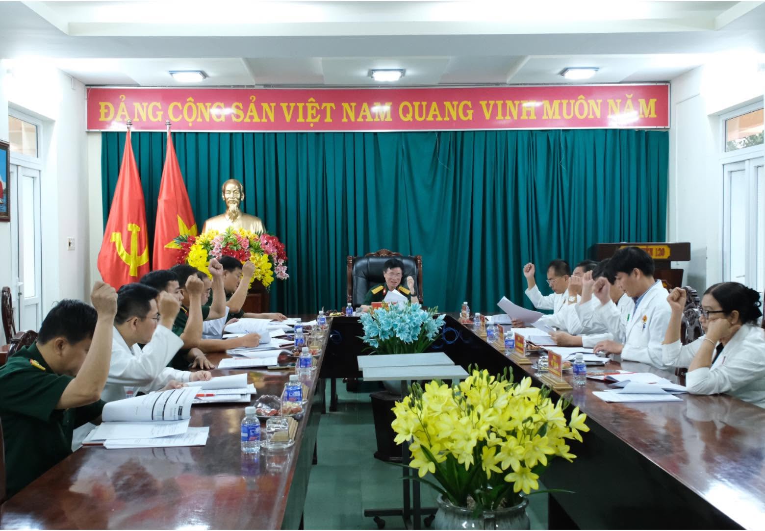 TRÁCH NHIỆM VÀ ĐỔI MỚI: ĐẢNG ỦY BỆNH VIỆN QUÂN Y 120 THỐNG NHẤT QUYẾT NGHỊ NHIỆM VỤ THÁNG 6