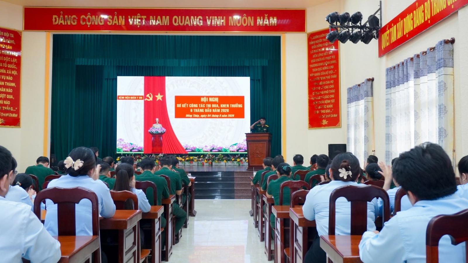 PHONG TRÀO THI ĐUA QUYẾT THẮNG – ĐỘNG LỰC THÚC ĐẨY XÂY DỰNG BỆNH VIỆN PHÁT TRIỂN NÂNG TẦM KHU VỰC