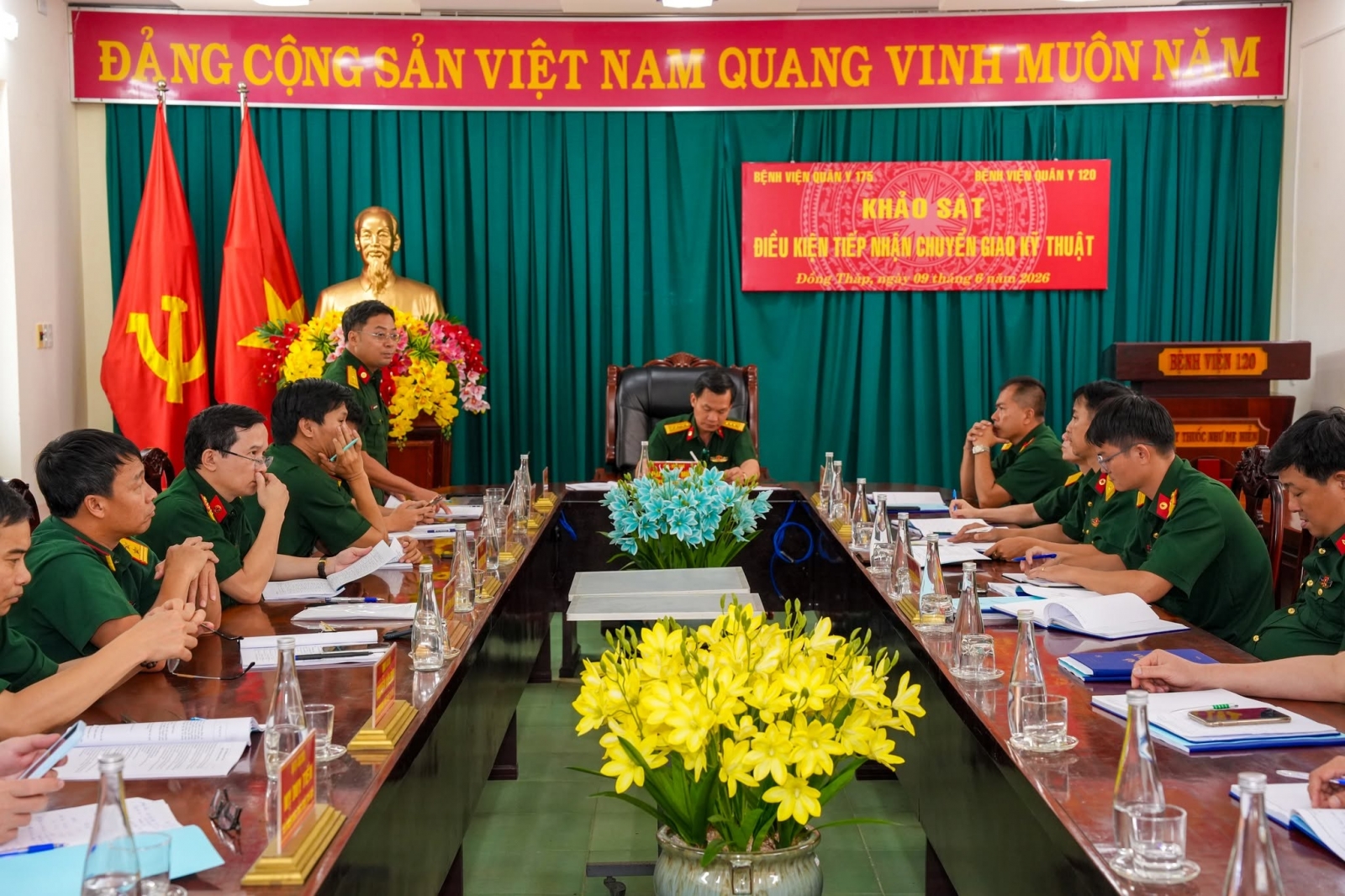 TĂNG CƯỜNG HỢP TÁC CHUYÊN MÔN – NÂNG CAO CHẤT LƯỢNG KHÁM VÀ ĐIỀU TRỊ BỆNH