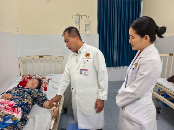 HUY ĐỘNG TỐI ĐA NGUỒN LỰC ĐIỀU TRỊ 97 TRƯỜNG HỢP NGỘ ĐỘC THỰC PHẨM TẠI BỆNH VIỆN QUÂN Y 120
