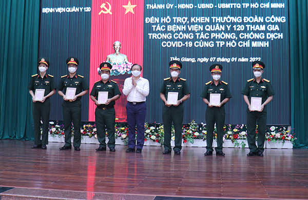 Video TP Hồ Chí­ Minh khen thưởng Bệnh viện quân y 120