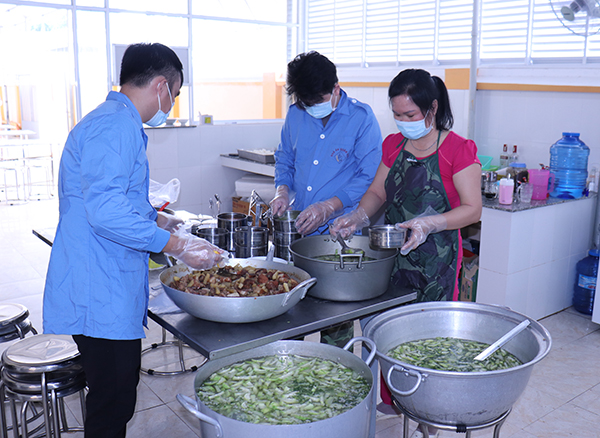 Bếp ăn Bệnh viện quân y 120 ấm áp tình quân dân