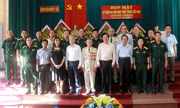 Họp mặt kĩ niệm 64 năm Ngày Thầy Thuốc Việt Nam