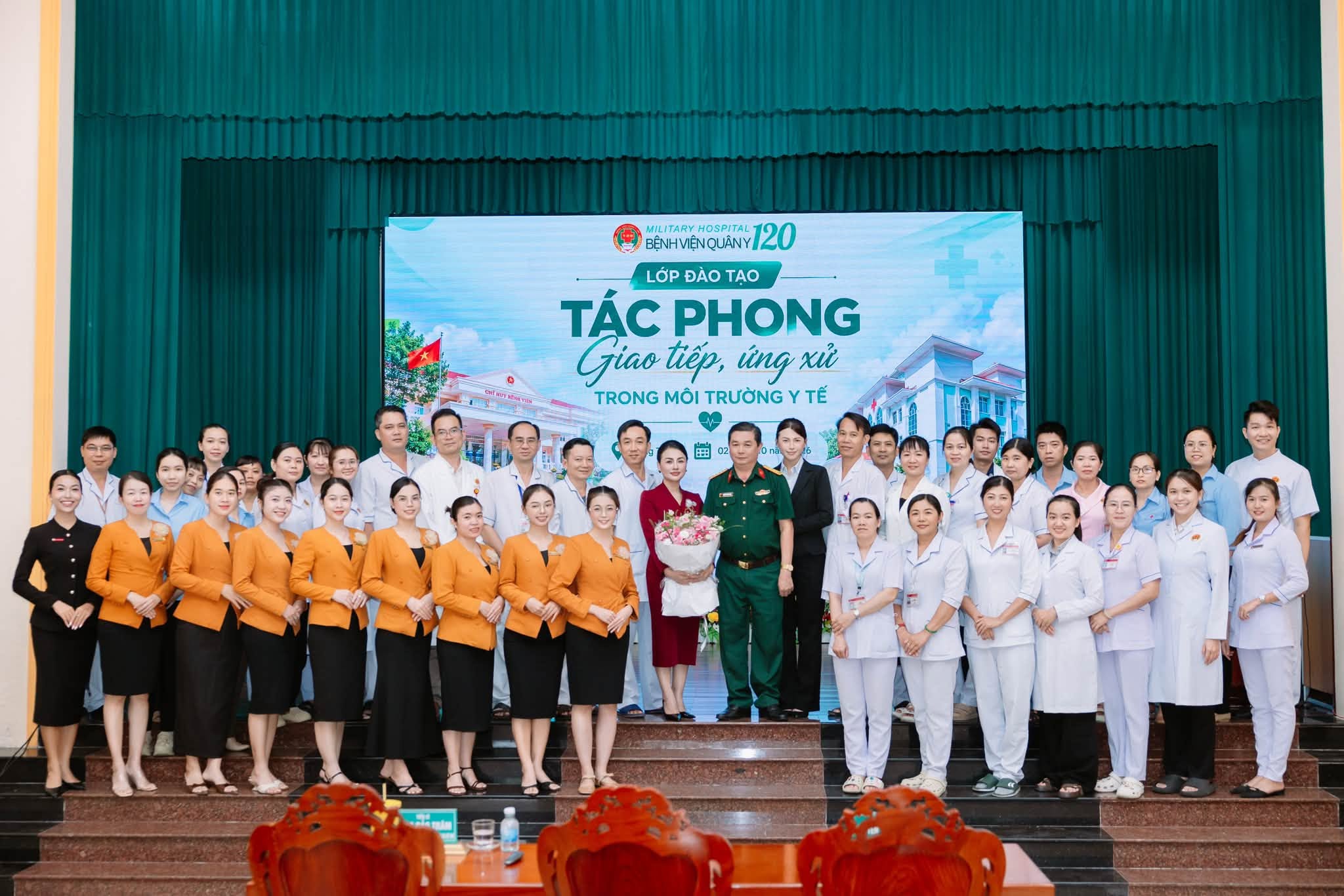 TỪ TÁC PHONG CHUẨN MỰC ĐẾN PHỤC VỤ TẬN TÂM