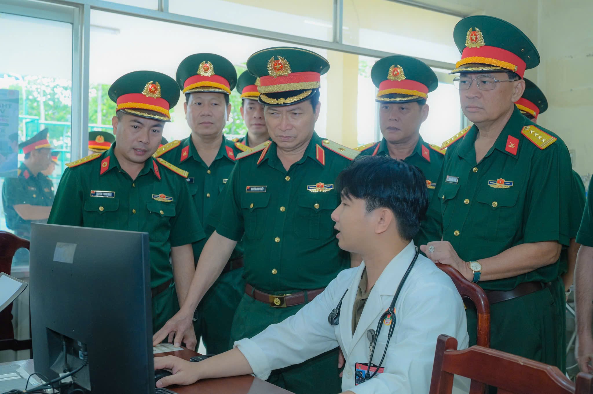 THIẾU TƯỚNG NGUYỄN MINH TRIỀU KIỂM TRA CÔNG TÁC XÂY DỰNG CƠ BẢN VÀ CHUẨN BỊ LỄ KỶ NIỆM 50 NĂM NGÀY TRUYỀN THỐNG BỆNH VIỆN QUÂN Y 120