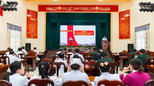 HỘI NGHỊ GIAO BAN TUẦN 1 THÁNG 10: ĐI SÂU CHUYÊN MÔN – THÁO GỠ ĐIỂM NGHẼN